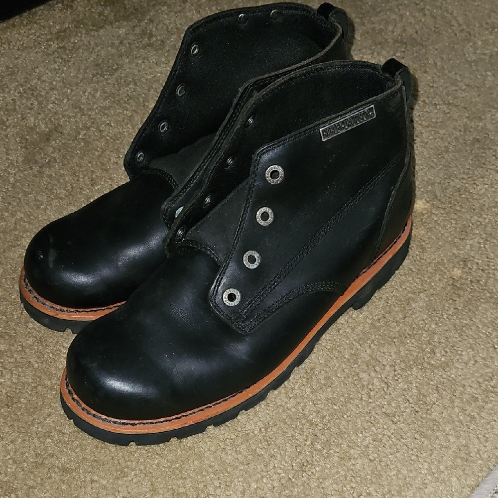 Harley-Davidson Black Leather Boots with Rugged Design and Comfort Fit